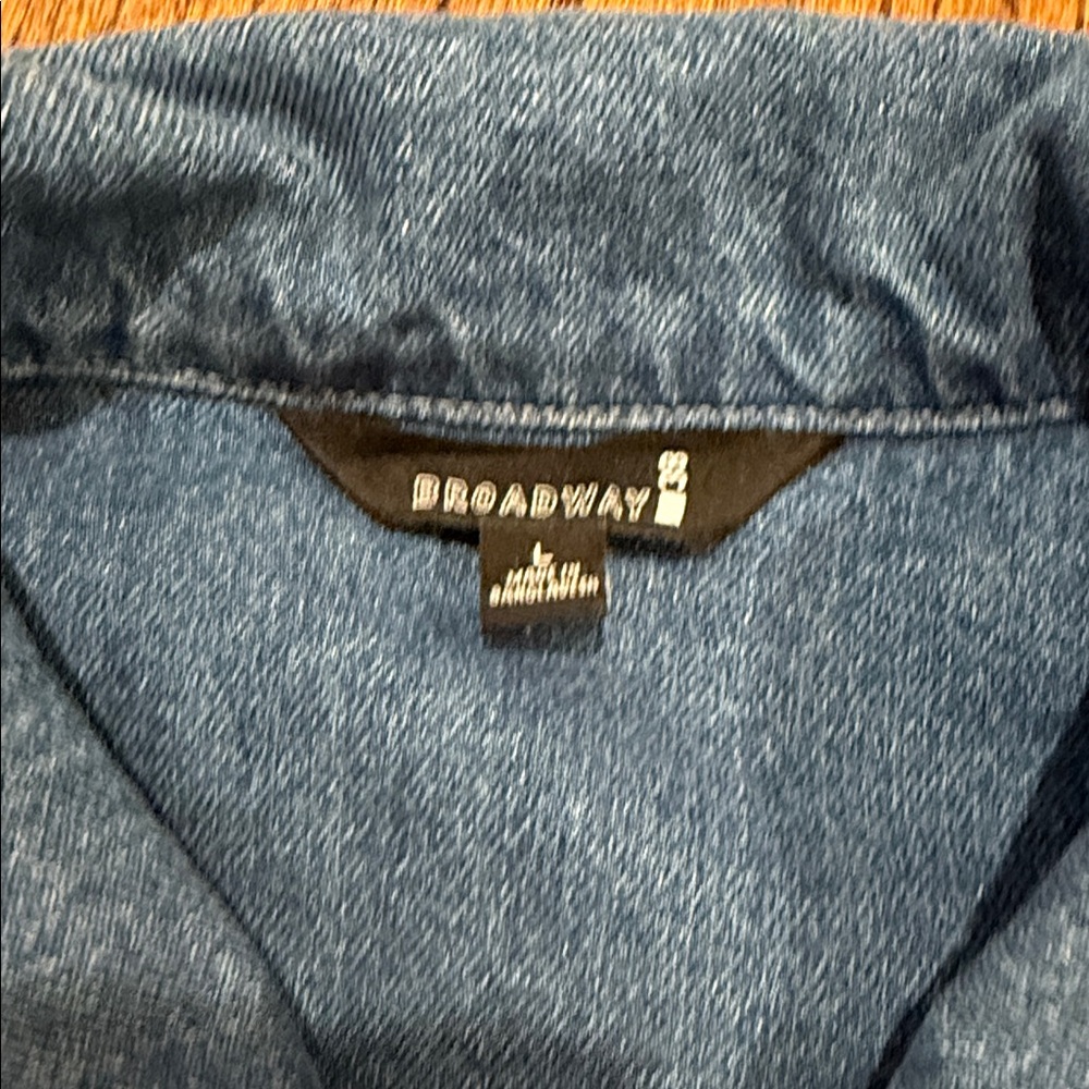 Embellished cropped Denim Jacket, raw hem. Rhinestones - Picture 8 of 10